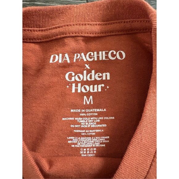 🐿️ NWT Urban Outfitters Dia Pacheco x Golden Hour Burnt Orange Graphic Tee Med - Picture 5 of 5